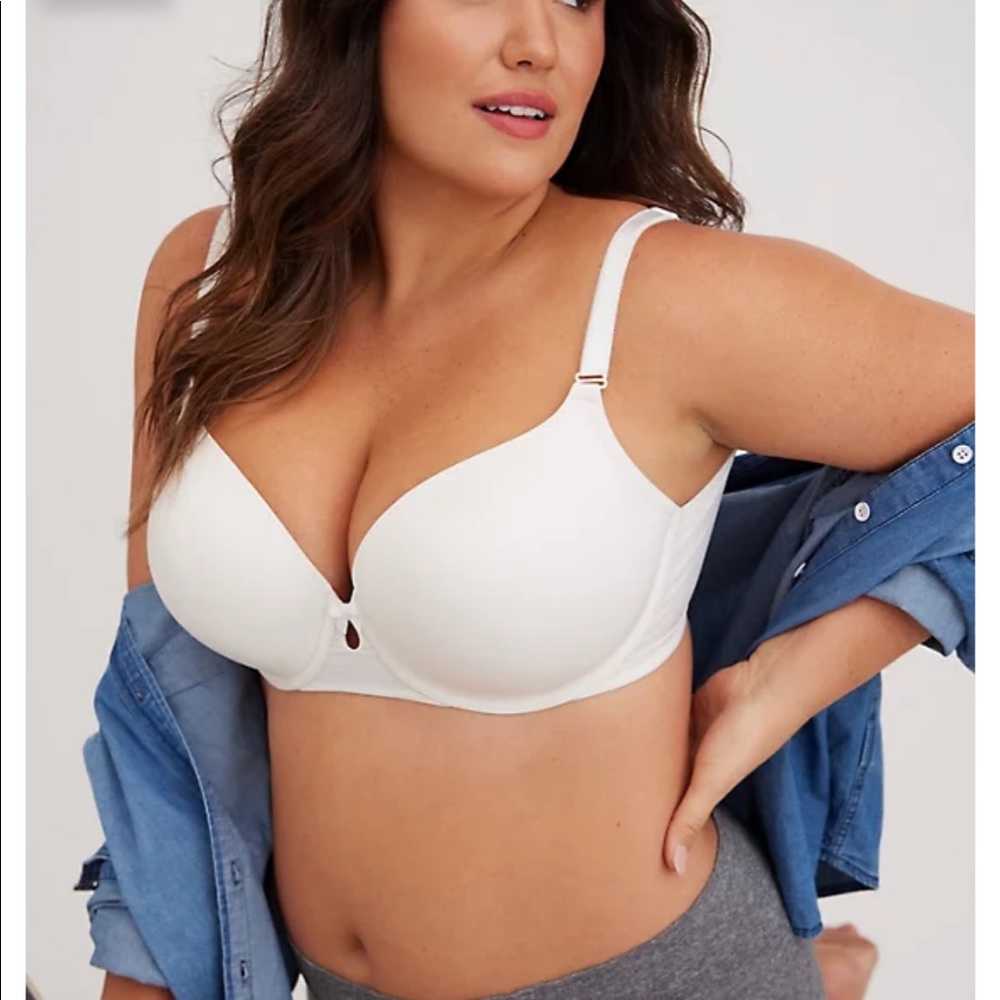Brand new WHITE 360° BACK SMOOTHING™ LIGHTLY LINED T-SHIRT BRA